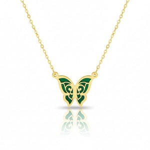 قلادة الفراشه